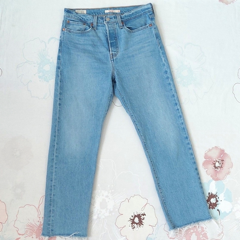NWOT Levi's wedgie straight high rise fray ankle Jeans